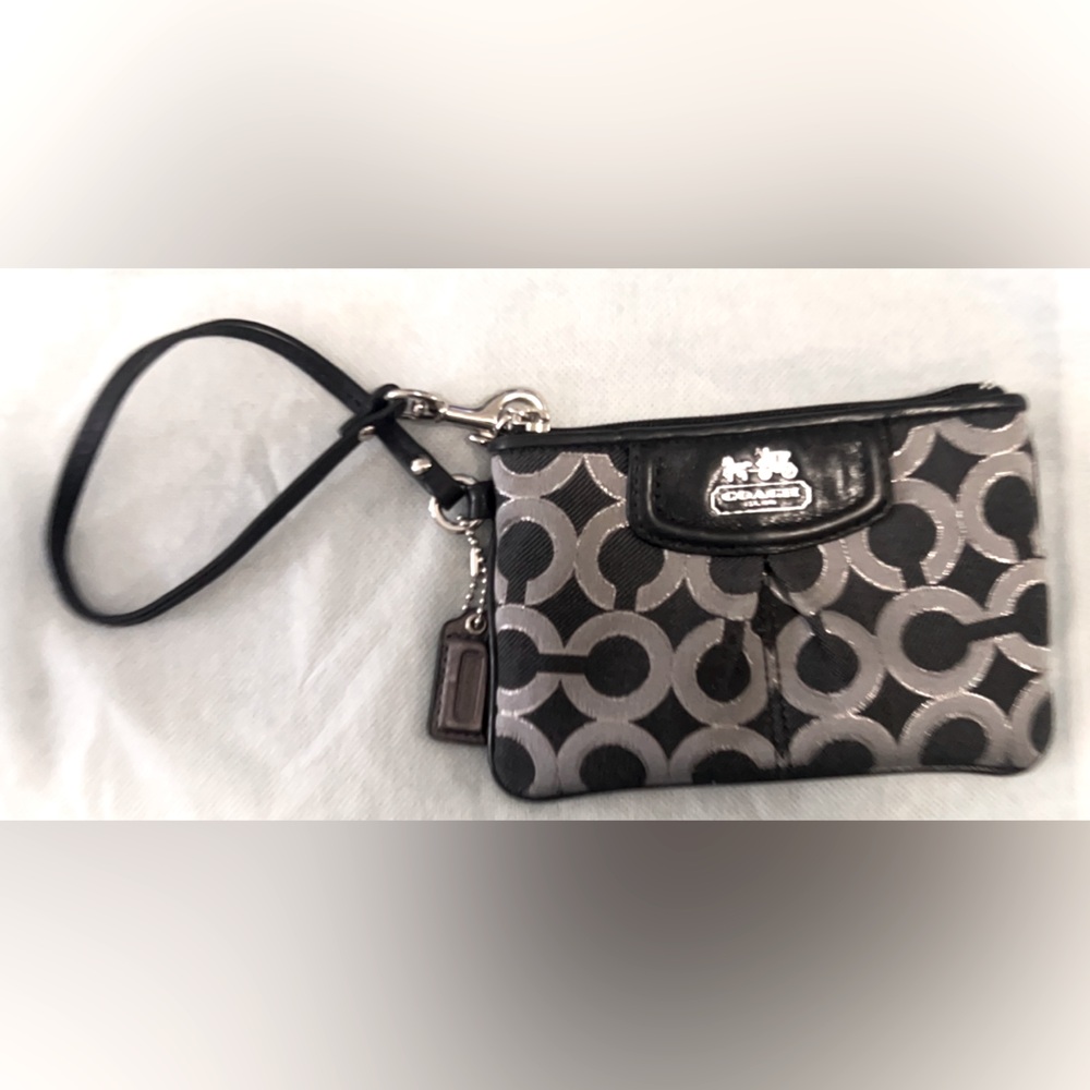 Coach Wristlet Wallet. Signature Collection. Black/Gunmetal-Like New Exc…